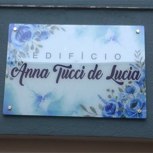 PLACA DE VIDRO Vidro temperado 6mm Vidro temperado adesivado com furos para fixação 4x0 Adesivo por trás do vidro 4 cantos moeda e furos para fixação 